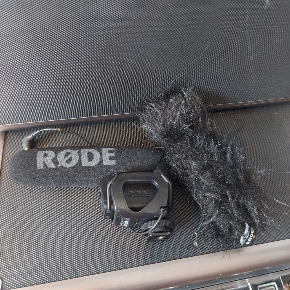 Rode VideoMic Pro Compact Shotgun Microphone with DeadCat Windshield Black